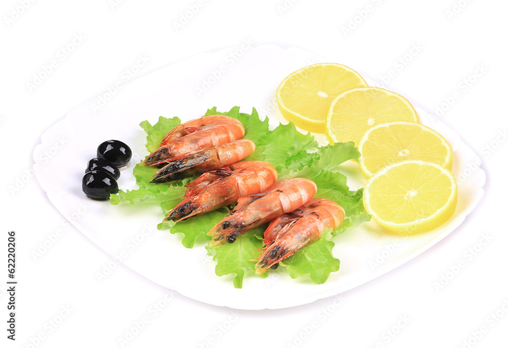 Fresh boiled shrimps with lemon.