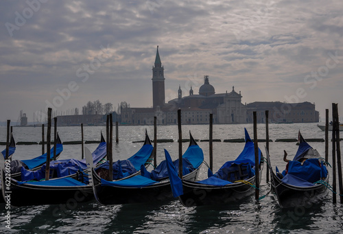 gondoles sur la lagune à Venise