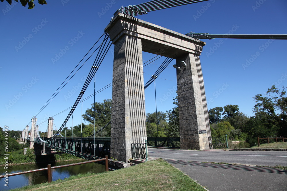 Fototapeta premium Pont sur la Loire.