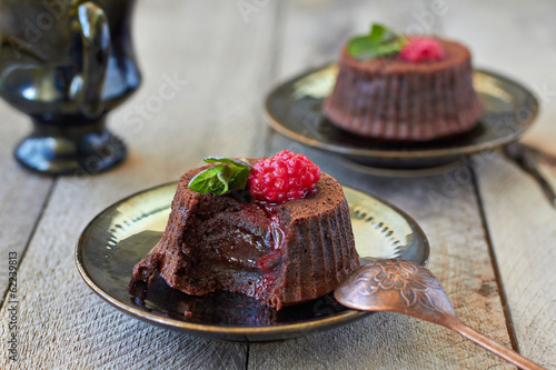 Canvastavla Chocolate fondant lava cake with raspberries and mint