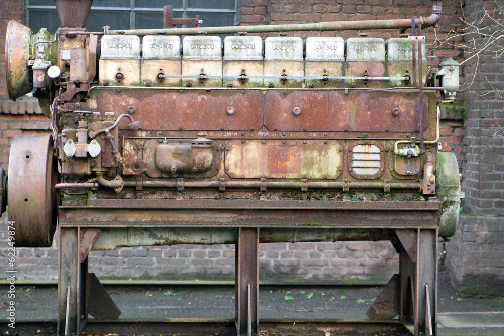 Alte Maschine im ehemaligen Hüttenwerk Duisburg Alte Maschine im ehemaligen Hüttenwerk Duisburg