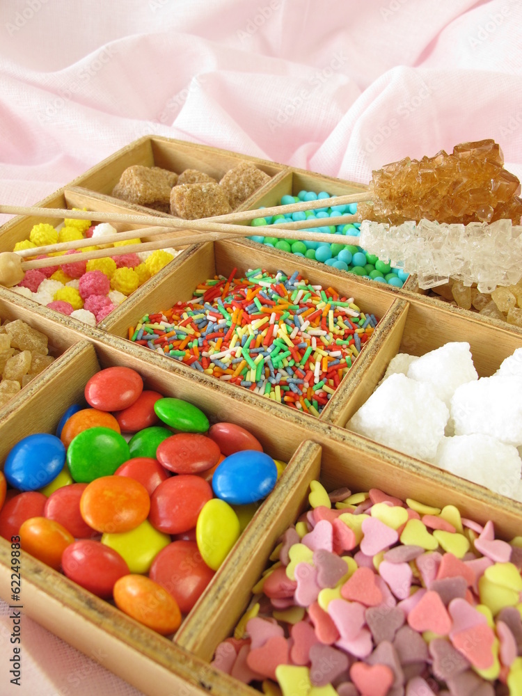 Holzkiste mit Zuckerzeug Holzkiste mit Zuckerzeug