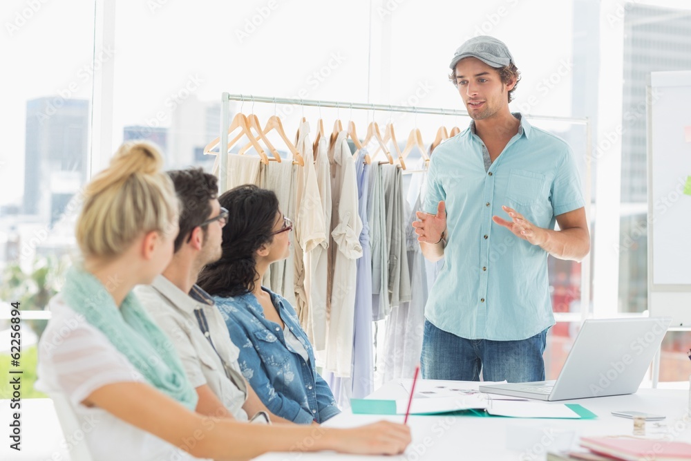 Obraz premium Fashion designers discussing designs