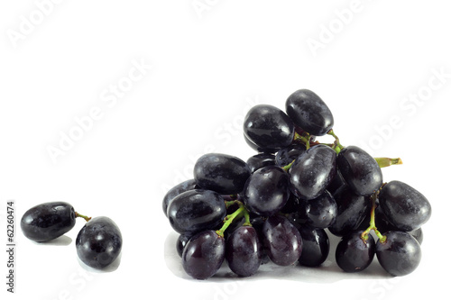 Черный виноград, изолированный
