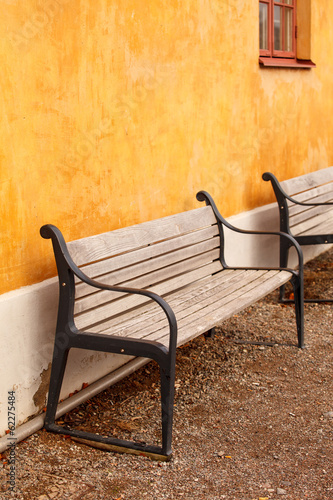bench near wall © Maksim Shebeko