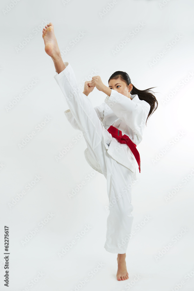 Obraz premium young taekwondo girl kicking
