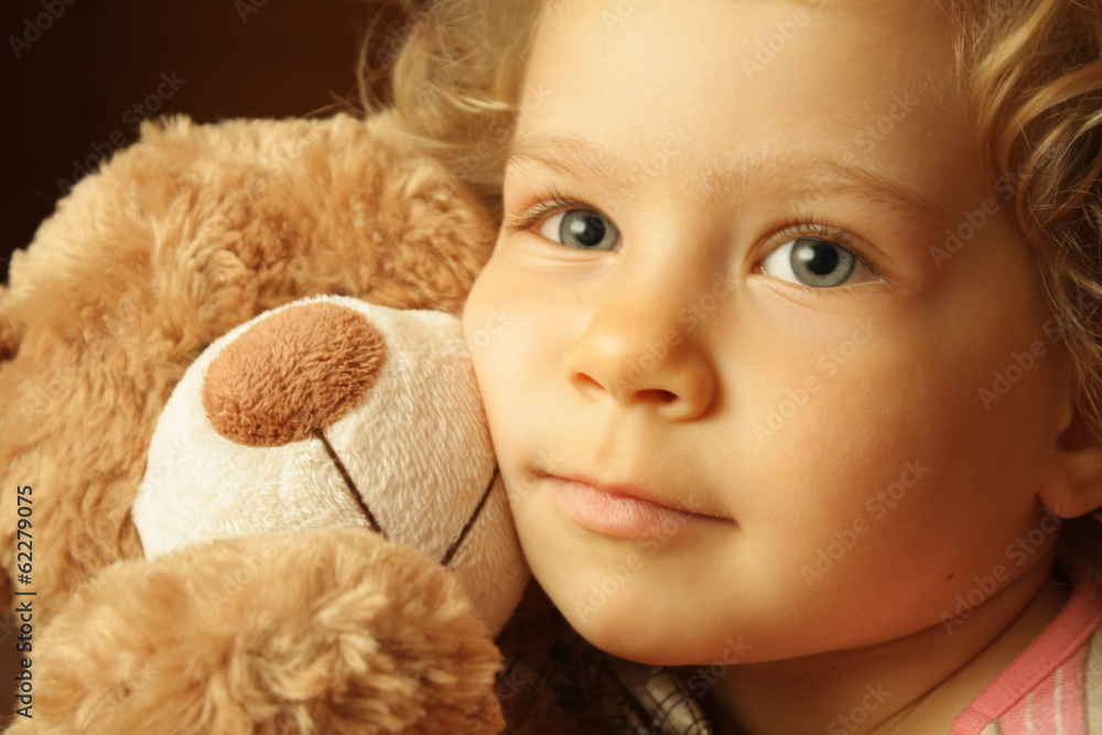 Child with a teddy bear - obrazy, fototapety, plakaty 