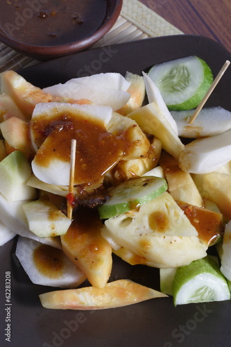 Rujak, Traditional fruit salad dish