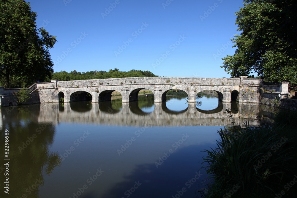 Fototapeta premium Pont : château de Chambort.