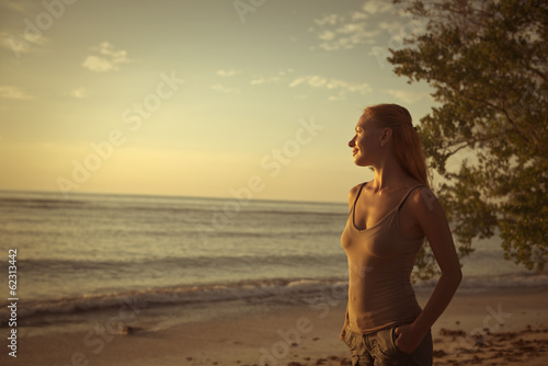 Woman watching sunset © Ni23
