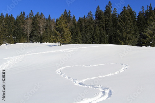 Coeur dans la neige photo