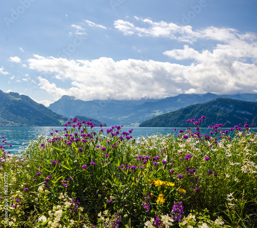 Gefühl von Unendlichkeit: See in der Schweiz