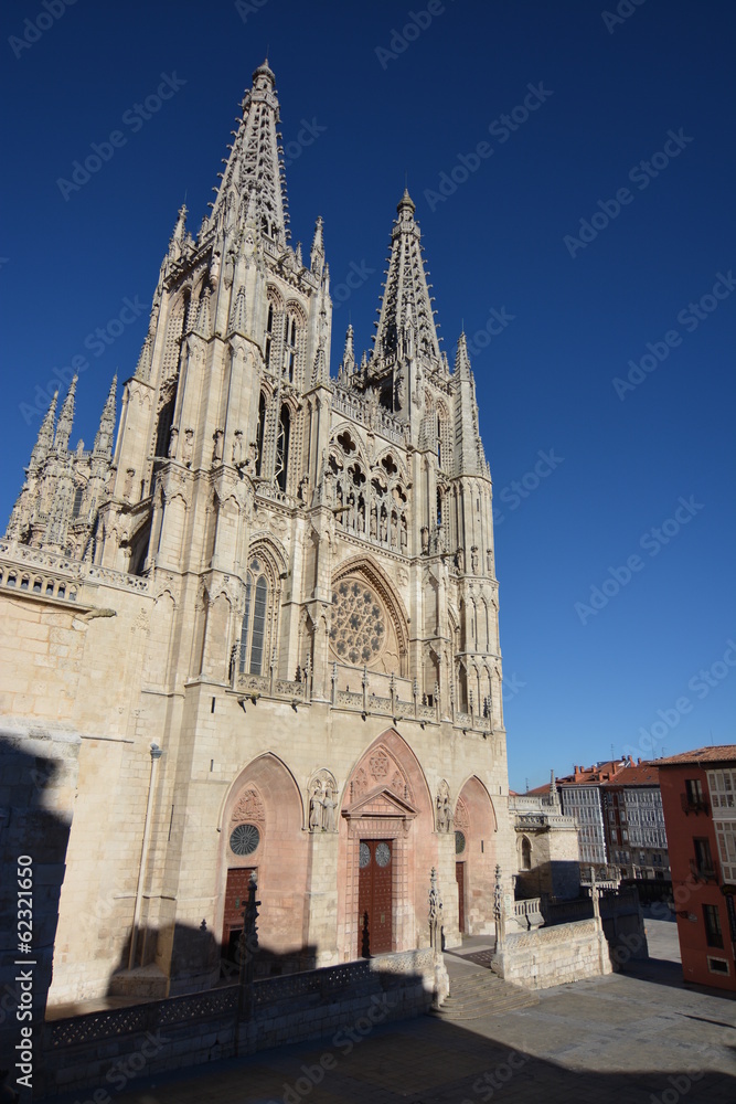 fachada principal. catedral gotica en burgos
