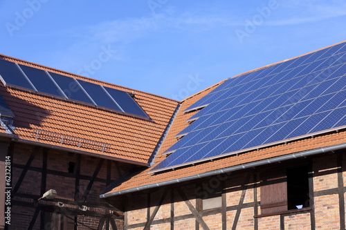 Solaranlage auf dem Dach eines Landwirtschaftsobjekt