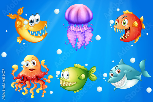 A sea with smiling creatures © GraphicsRF