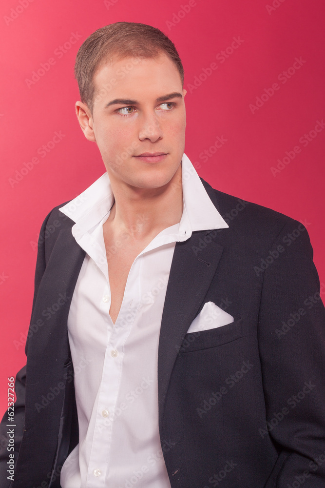 Gut aussehender höflichen jungen Mann Gut aussehender höflichen jungen Mann