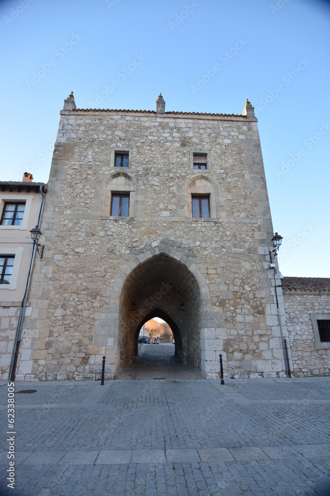 Torreon defensivo visto desde el interior de la plaza en Burgos