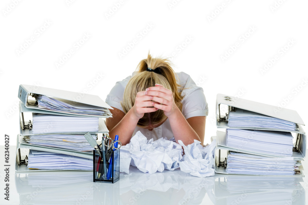 Fotografie Frau im Büro mit Burnout