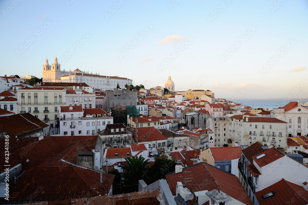 Fototapeta premium Le quartier de l'Alfama à Lisbonne