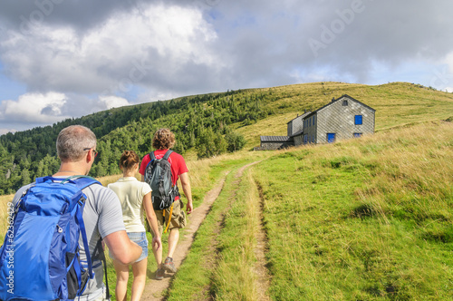 Bild auf Leinwand Wanderer im Gänsemarsch