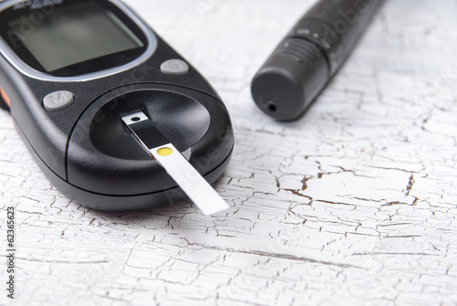 Картината върху платно device for measuring blood sugar on table