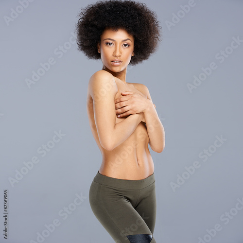 Fototapeta Topless prowokacyjny African American kobieta