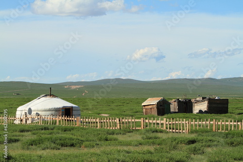 Jurte in der mongolischen Steppe photo