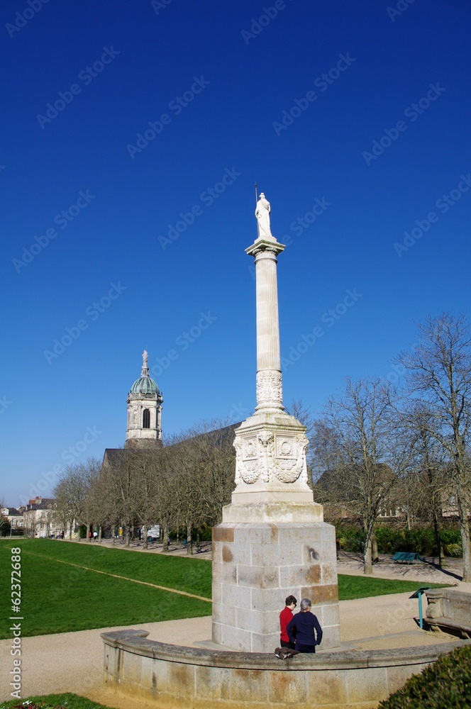 Statue de la Liberté et colonne de juillet