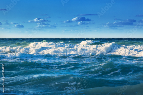 Fototapeta Naklejka Na Ścianę i Meble -  ocean coast with waves