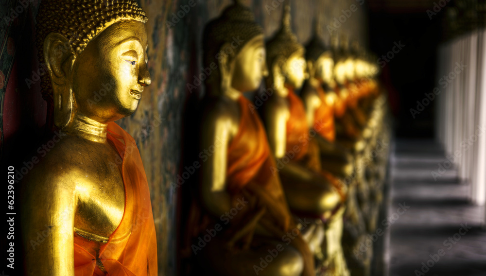 Fototapeta premium Buddhas of Wat Arun, Thailand