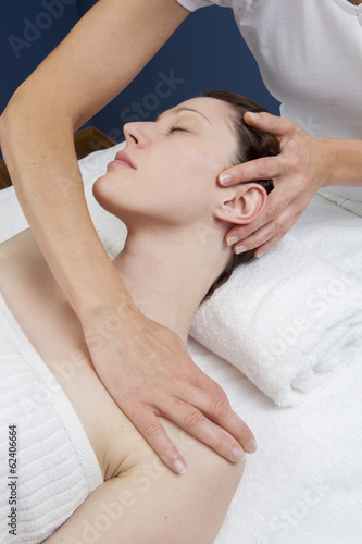 spa treatment for shoulders and neck suppleness