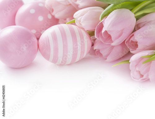 Fototapeta Naklejka Na Ścianę i Meble -  Pink easter eggs and tulips