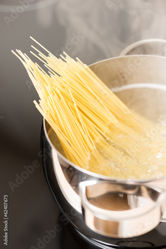 Pan with spaghetti cooking steamin