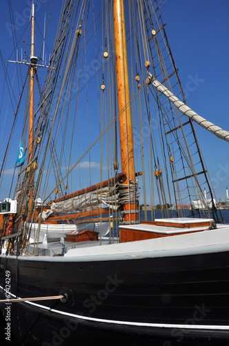 altes segelboot im hafen