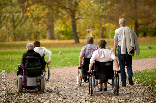 Auf den Rollstühlen