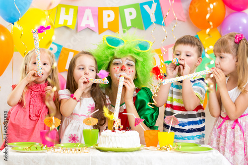 kids celebrate birthday party