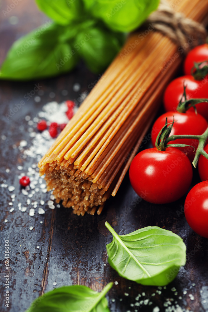 Spaghetti, basil and tomatoes Spaghetti, basil and tomatoes