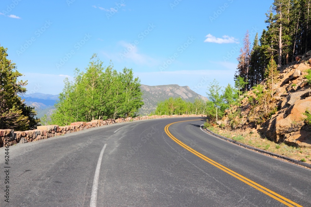 Colorado road - Rocky Mountains National Park