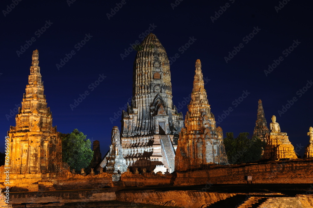 Fototapeta premium Old Temple,Wat Chaiwatthanaram, Thailand