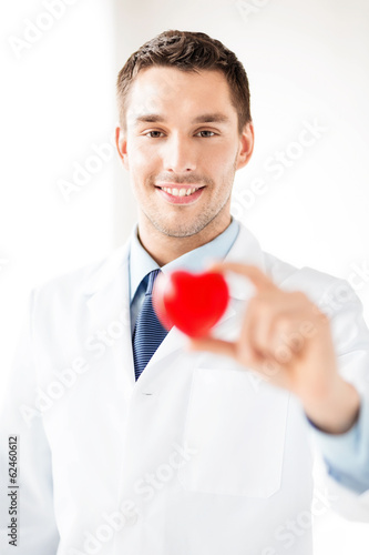 male doctor with heart © Syda Productions
