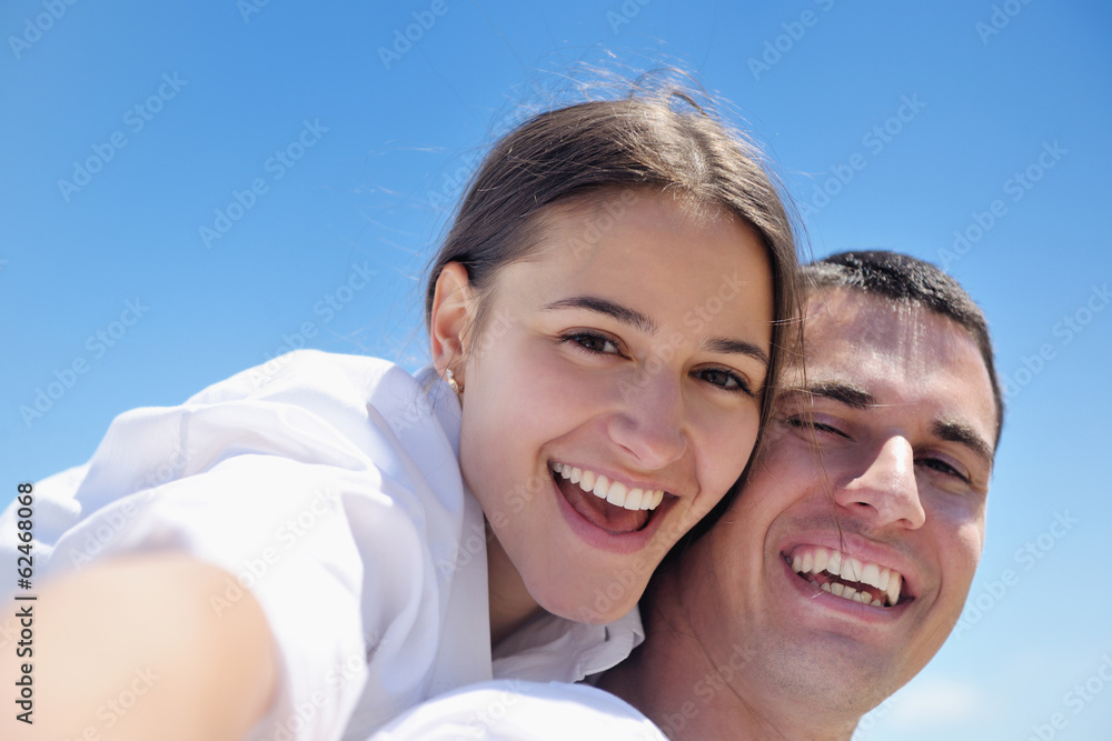 Fototapeta premium happy couple have fun on the beach