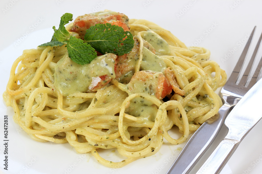 Spaghetti and salmon in pesto sauce Spaghetti and salmon in pesto sauce