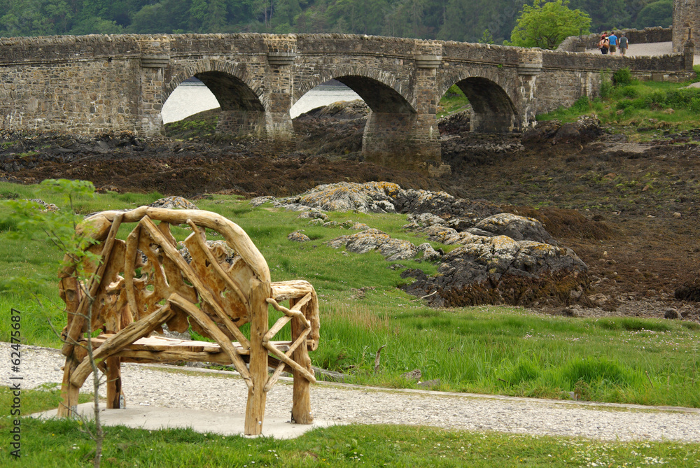Obraz premium Bridge to Eilean Donan Castle, Scottish Highlands