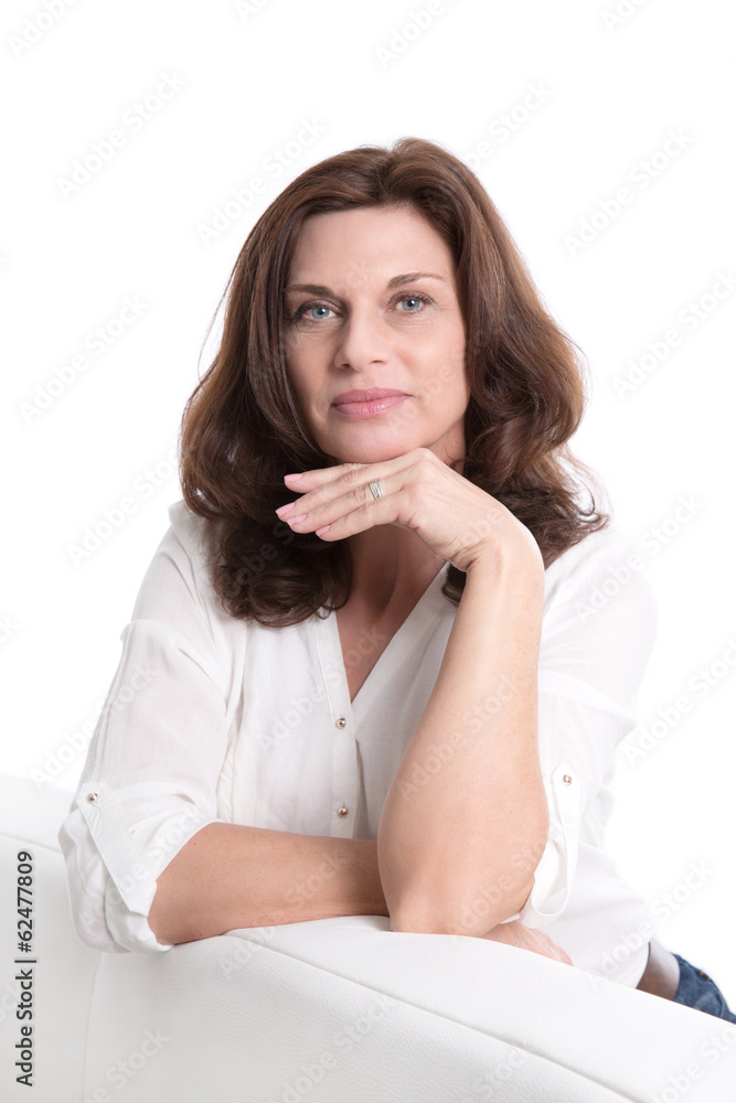 Portrait einer schönen älteren Frau isoliert Portrait einer schönen älteren Frau isoliert