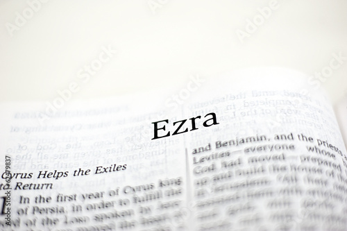 Fotomural Book of Ezra