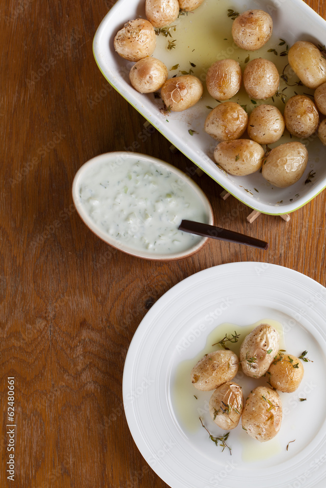 Roasted baby potatoes with thyme Roasted baby potatoes with thyme