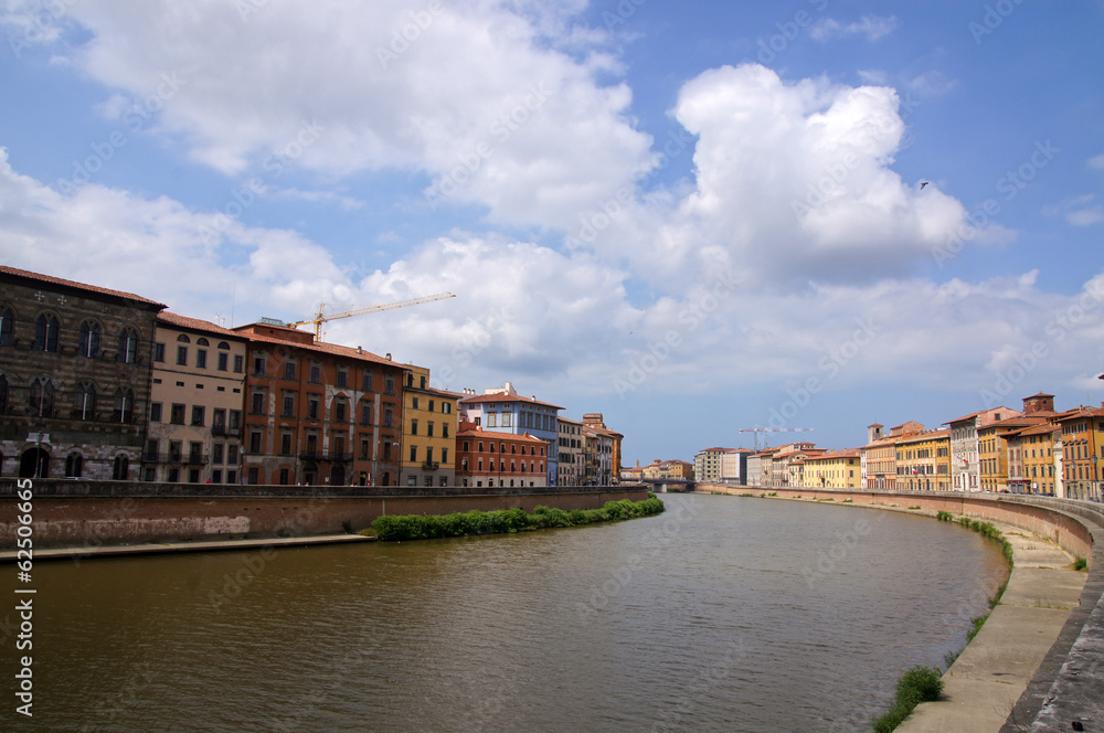 Fleuve Arno traversant Pise