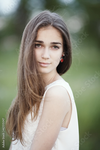 Fototapeta Naklejka Na Ścianę i Meble -  beautiful girl with long hair portrait