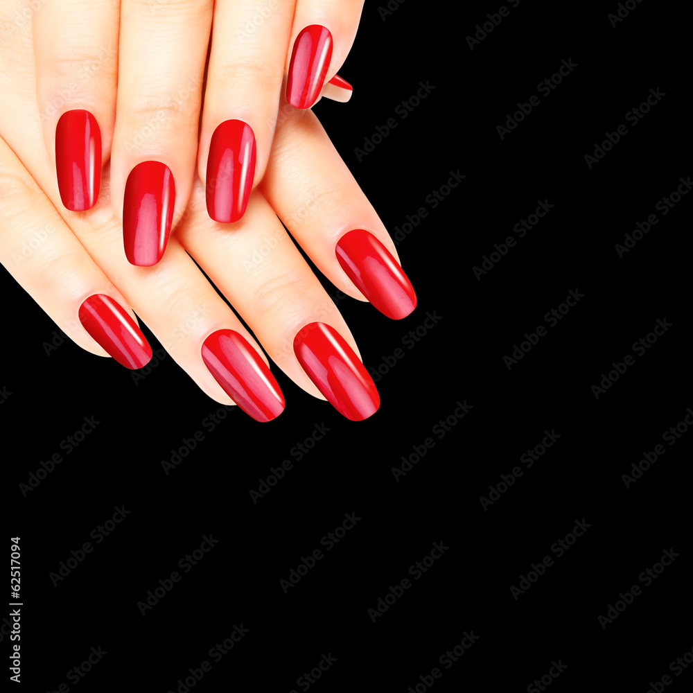 Rot lackierte Fingernägel Stock-Foto | Adobe Stock