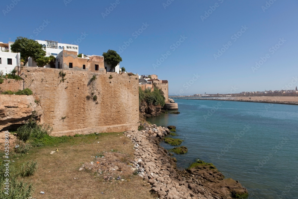 Городская стена медины у реки Бу Регрег. Рабат. Марокко.
